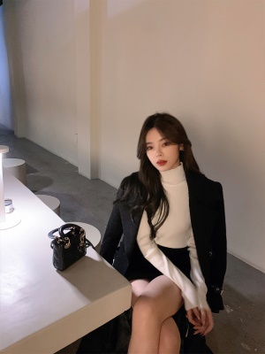 ByYou冬季新款黑色高腰丝绒半身裙女时尚百搭短裙显瘦显腿长A字裙