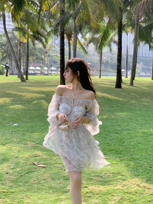 ByYou 夏季新款灯笼袖一字肩白色雪纺碎花连衣裙法式收腰仙女短裙