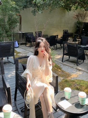 ByYou夏季新款茶歇法式白色雪纺连衣裙喇叭袖V领收腰气质仙女长裙