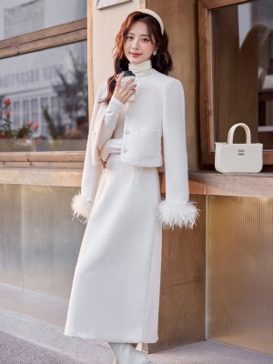 高级感小香风羽绒套装女2025年秋冬新款时尚无领半身裙毛呢两件套