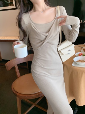 ByYou 秋冬新款性感方领长袖连衣裙中长款开叉包臀裙显瘦内搭裙子