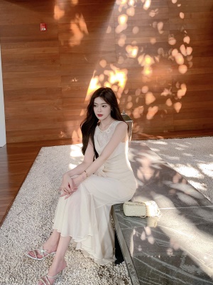 ByYou 夏季新款温柔风蕾丝无袖白色连衣裙长款修身收腰包臀鱼尾裙