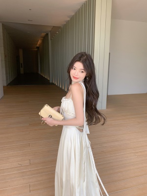 ByYou2025新款法式杏白色珠光醋酸缎面吊带连衣裙气质显瘦A字长裙