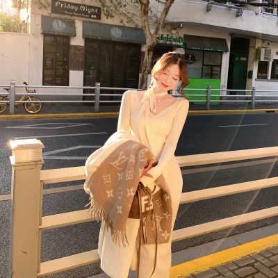 ByYou 冬季中长款v领红色针织连衣裙加厚收腰内搭打底包臀毛衣裙