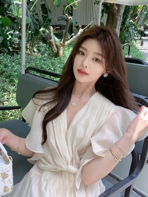 ByYou夏季新款气质蝴蝶袖杏色V领天丝连衣裙收腰显瘦仙气长款裙子