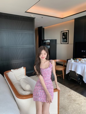 ByYou 秋季新款玫紫色呢子编织吊带连衣裙女气质收腰显瘦短裙子