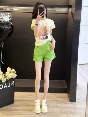 小个子穿搭休闲运动套装夏季减龄洋气多巴胺印花短袖T短裤两件套