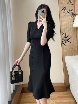 黑色连衣裙女收腰显瘦职业气质女神范女装高级感修身包臀鱼尾裙子