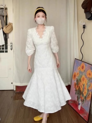 法式高级感绝美刺绣蕾丝连衣裙白色v领鱼尾长裙子女春夏2025新款