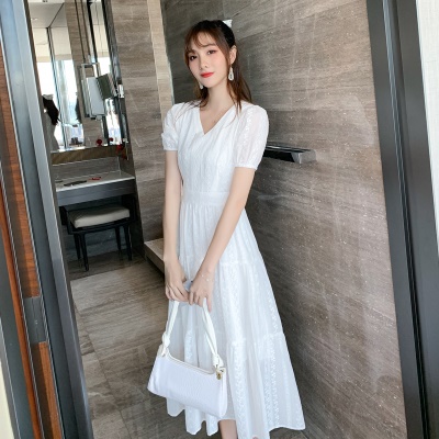 白色短袖连衣裙女仙2025夏季新款名媛气质修身收腰显瘦高级感长裙