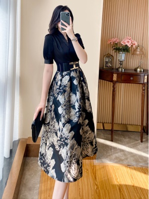 高级感赫本连衣裙子夏季2025新款蓬蓬小黑裙气质高端女装轻奢礼服