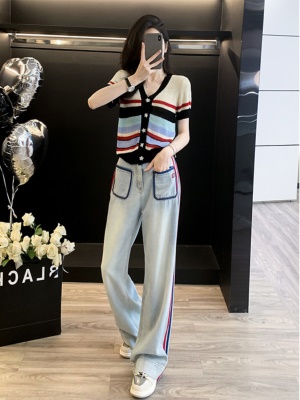 休闲时尚炸街洋气减龄套装女夏季新款条纹V领针织衫牛仔裤两件套