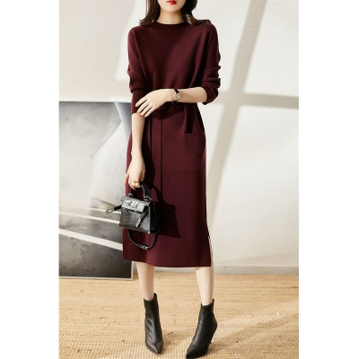 2025年秋冬新款气质御姐轻熟风高级感针织连衣裙收腰显瘦毛衣长裙