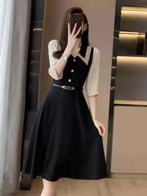 高级感小香风七分袖连衣裙2025春季新款气质收腰显瘦赫本小黑裙子