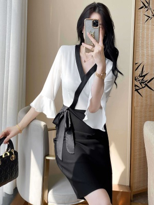 夏季新款时尚气质黑白拼接连衣裙显瘦高级设计感职场通勤包臀裙子