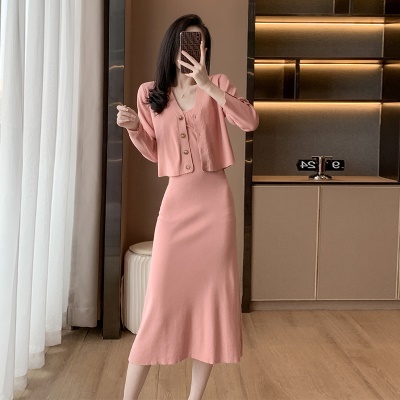 气质女神范针织吊带长裙两件套高级感法式开衫搭配粉色连衣裙早秋