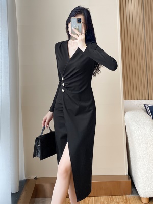气质法式高端奢华大牌高级感小黑裙长袖开叉黑色职业连衣裙秋冬季
