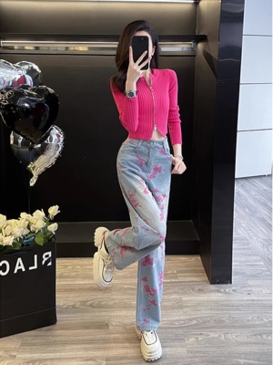 秋季多巴胺玫红色时尚套装早秋穿搭长袖上衣阔腿牛仔裤两件套女装