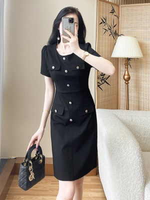赫本风高端名媛小香风气质连衣裙女夏季2025新款通勤职业OL小黑裙
