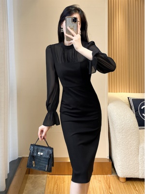 2025早春新款气质高级感长袖黑色连衣裙收腰显瘦职业女神范小黑裙