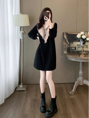 黑色高级感超好看v领连衣裙女秋冬显瘦法式气质洋气小个子小黑裙