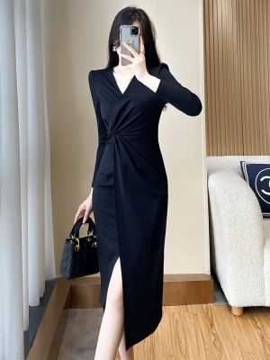 秋季新款黑色连衣裙气质显瘦高级感开衩长裙子修身高端赫本小黑裙