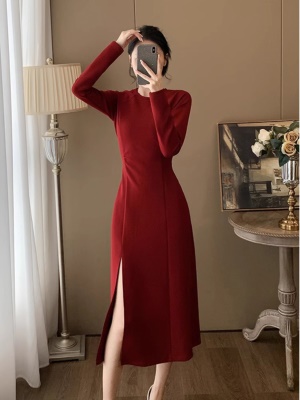 红色修身连衣裙高级感气质女人味开叉小红裙女秋冬显瘦宴会晚礼服