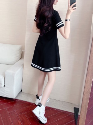 2025春夏新款显瘦A摆POLO领高级黑色气质休闲短袖连衣裙女设计感