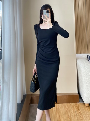 质感轻奢收腰黑色显瘦连衣裙2025年秋季新款女装赫本包臀小黑裙子