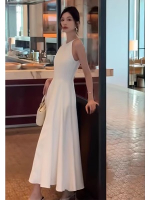 法式高级感白色无袖连衣裙女夏季新款收腰显瘦气质领证礼服长裙子