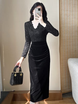 丝绒连衣裙秋季新款高档黑色V领修身显瘦包臀中长款宴会晚礼服裙