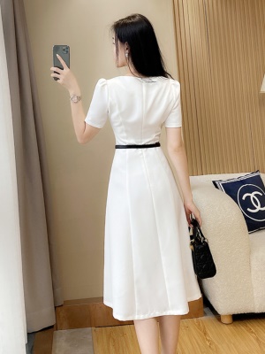 高级感气质女神范收腰白色OL连衣裙职业通勤夏季新款高端礼服裙子