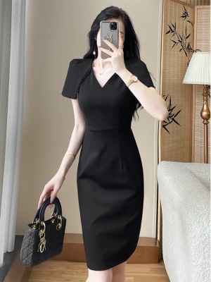 气质干练女神范V领小黑裙子女夏显瘦OL包臀裙高端黑色职业连衣裙