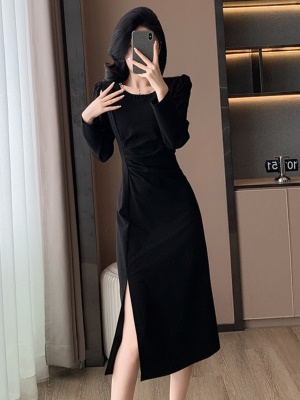 红色连衣裙女法式长袖订婚礼服日常可穿赫本小红裙高级感新年早秋