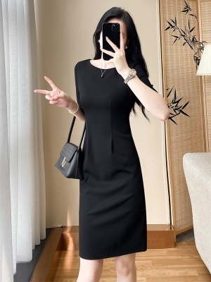 高端质感黑色修身显瘦中袖连衣裙2025新款早秋女气质OL职业包臀裙