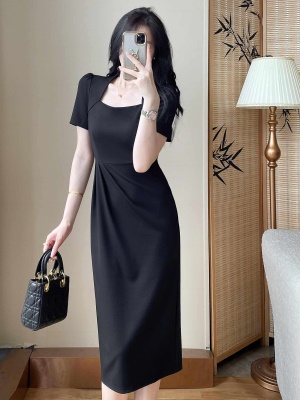 2025夏季新款黑色连衣裙方领气质赫本小黑裙褶皱收腰显瘦晚礼服裙