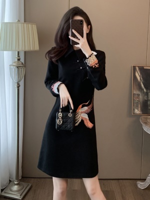 新中式国风连衣裙女冬季高级感加厚加绒刺绣旗袍改良小黑裙小个子