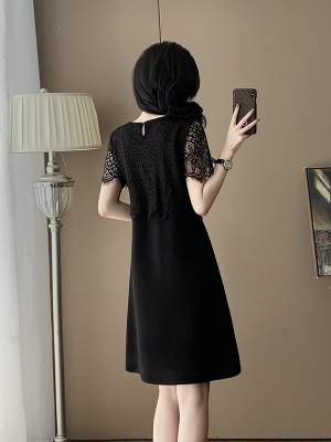 法式赫本风黑色镂空连衣裙女夏季新款高级感气质显瘦赫本风小黑裙