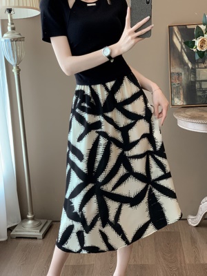 高级感2025新款高端轻奢赫本风气质连衣裙子女夏半身裙套装两件套