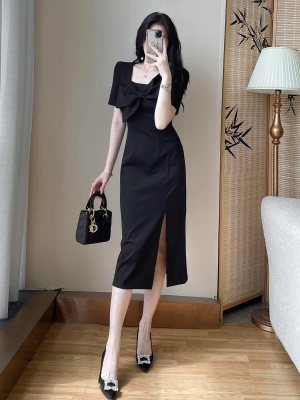 法式茶歇高级感显瘦气质连衣裙子夏女新款赫本小黑裙蝴蝶结晚礼服