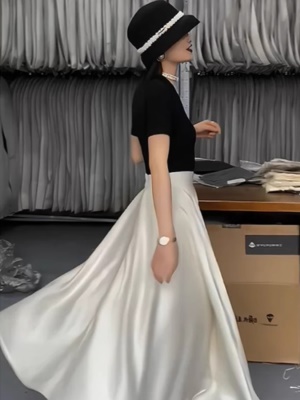 醋酸缎面长裙子显瘦a字杏色半身裙套装女2025新款夏装搭配一整套