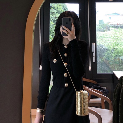 2025年秋冬季新款女装小香风长袖打底黑色针织连衣裙两件套装裙子