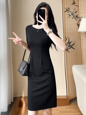 高端质感黑色修身显瘦中袖连衣裙2025新款早秋女气质OL职业包臀裙