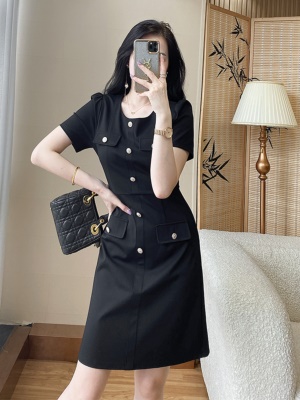 赫本风高端名媛小香风气质连衣裙女夏季2025新款通勤职业OL小黑裙