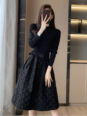 黑色赫本连衣裙高级感女春秋季2025新款气质高端收腰显瘦小黑裙子