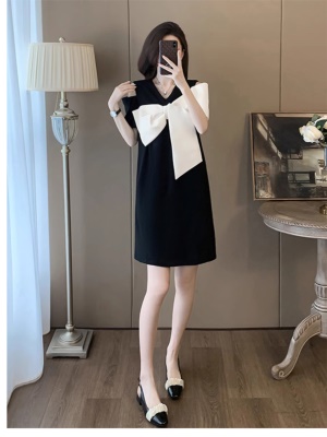 小众设计露肩黑色连衣裙女夏季2025新款气质显瘦高级感晚礼服洋气