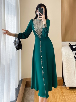 高级感宴会连衣裙2025早秋新款长袖收腰中长款显瘦晚礼服高端气质