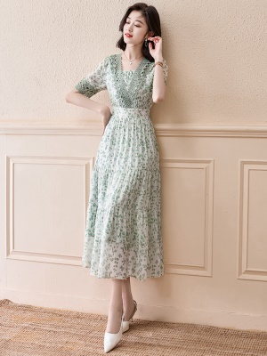绿色碎花雪纺连衣裙女夏天2025夏季新款气质减龄超仙高级感长裙子