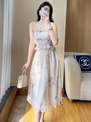 夏季今年流行穿搭吊带裙套装2025新款女甜辣风小个子碎花半裙套装