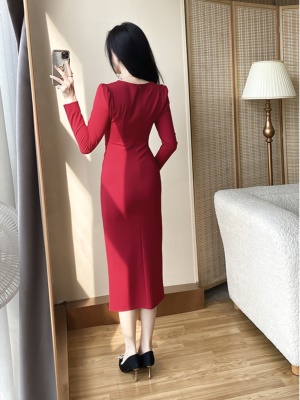 红色包臀连衣裙女法式长袖订婚礼服日常可穿赫本小红裙高级感早秋